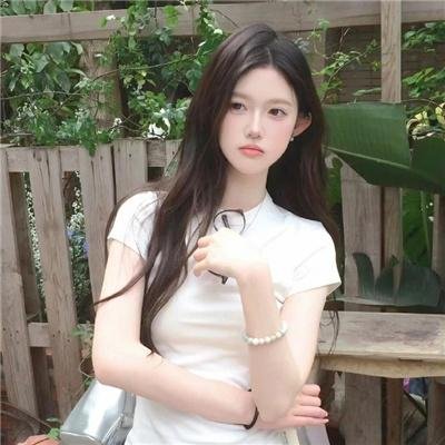 小姑娘艾萝依